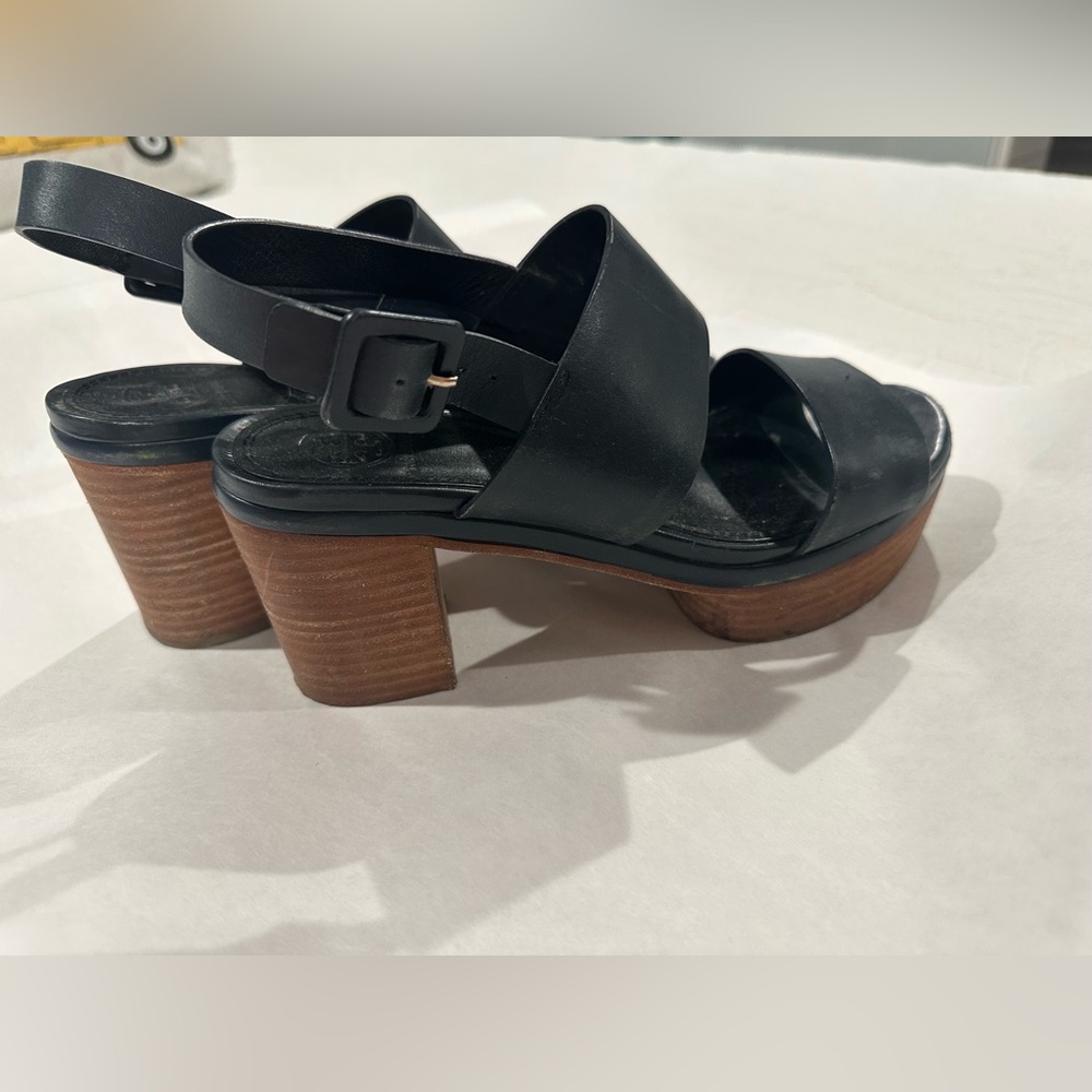 Tory Burch size 8 navy platforms in good condition.